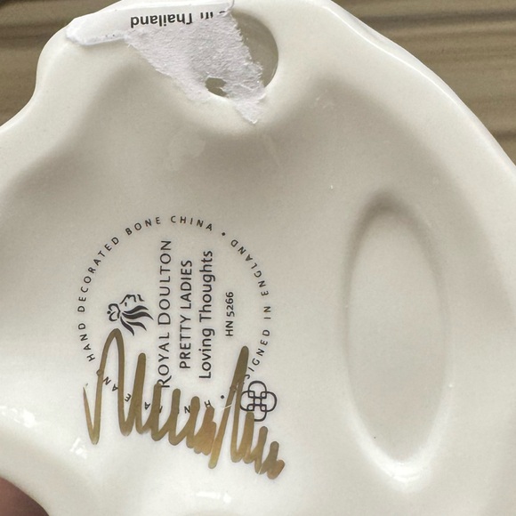 Royal Doulton- Loving Thoughts - Figurine - Picture 4 of 5